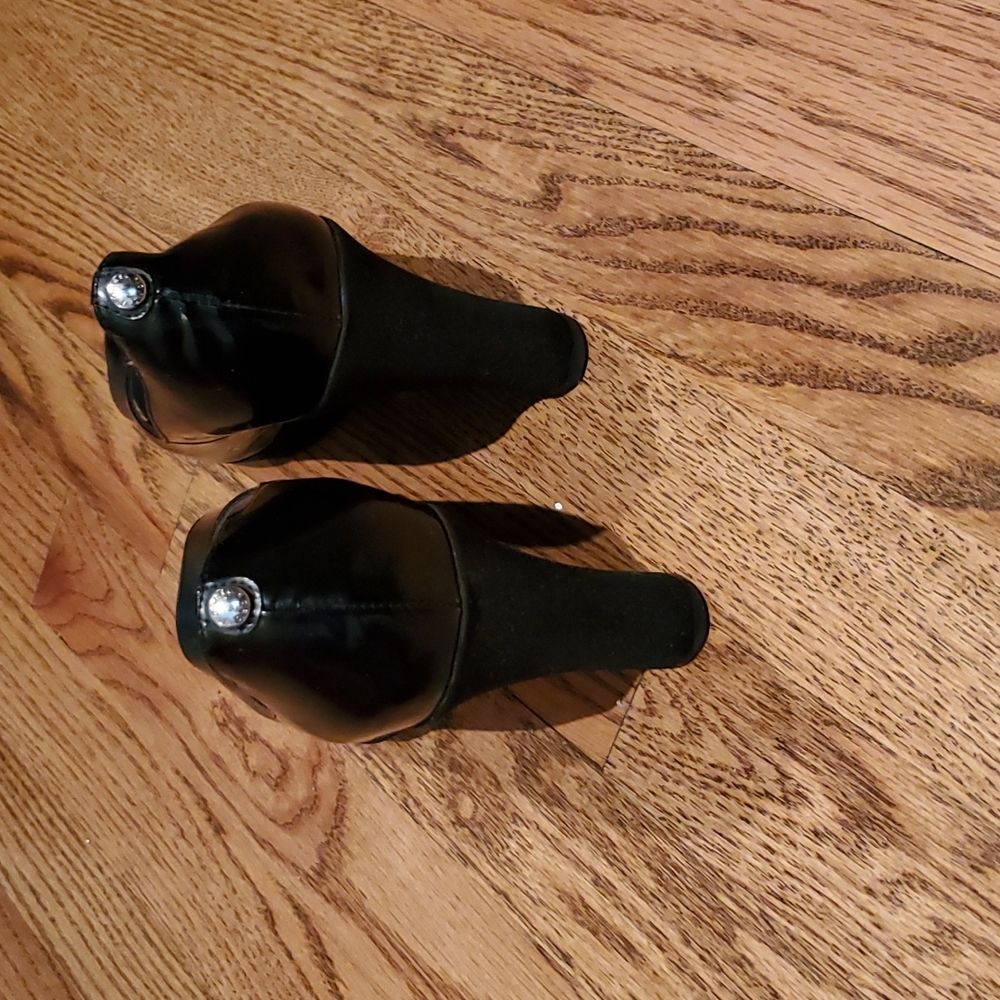 Shoes - Picture 3 of 7